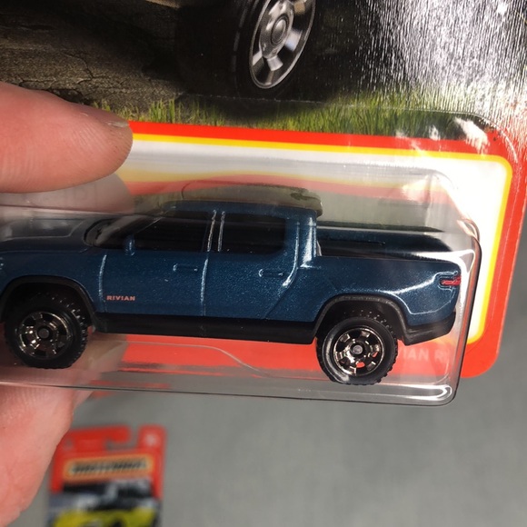 Rivian R1T - Picture 2 of 7